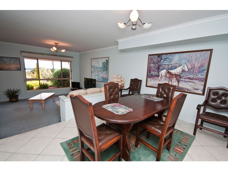 15 Highfield Drive, Aberfoyle Park SA 5159