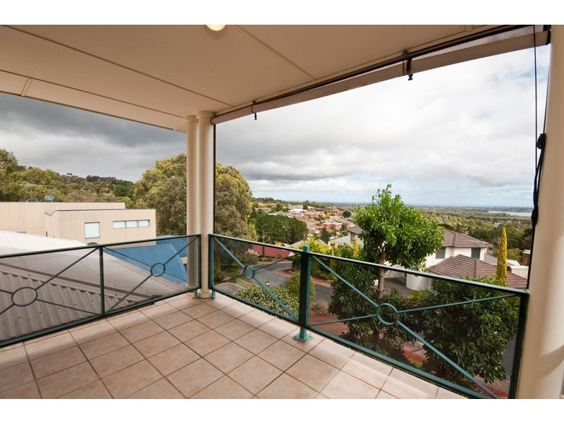 15 Highfield Drive, Aberfoyle Park SA 5159