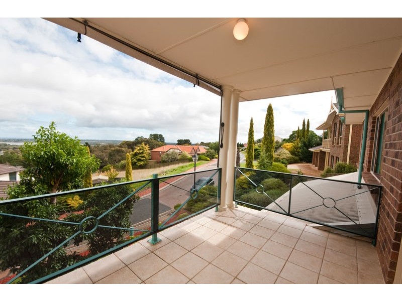 15 Highfield Drive, Aberfoyle Park SA 5159