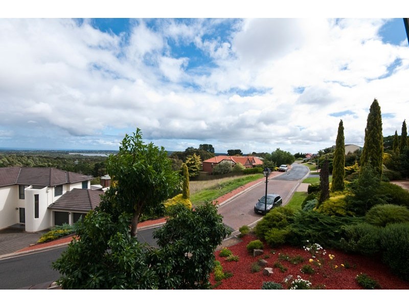 15 Highfield Drive, Aberfoyle Park SA 5159