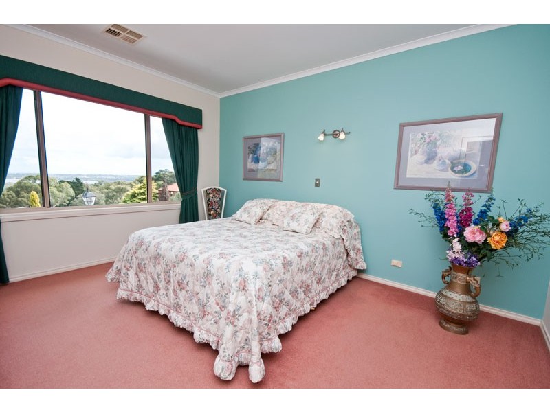 15 Highfield Drive, Aberfoyle Park SA 5159