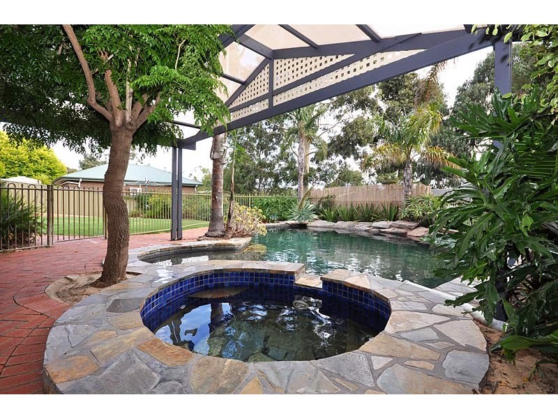 28 Grevillea Road, Aberfoyle Park SA 5159