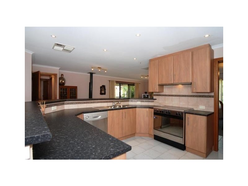 31 Dunalbyn Drive, Aberfoyle Park SA 5159