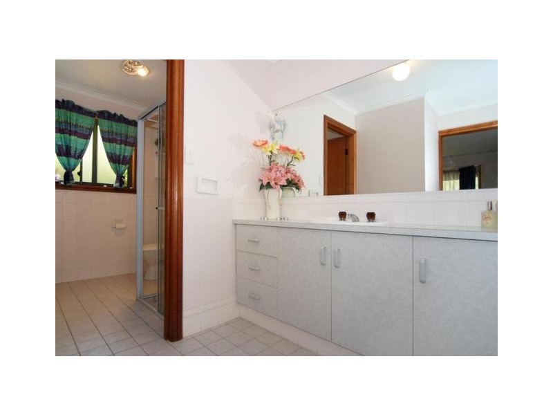 31 Dunalbyn Drive, Aberfoyle Park SA 5159
