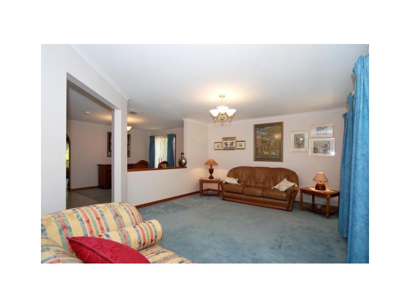 31 Dunalbyn Drive, Aberfoyle Park SA 5159