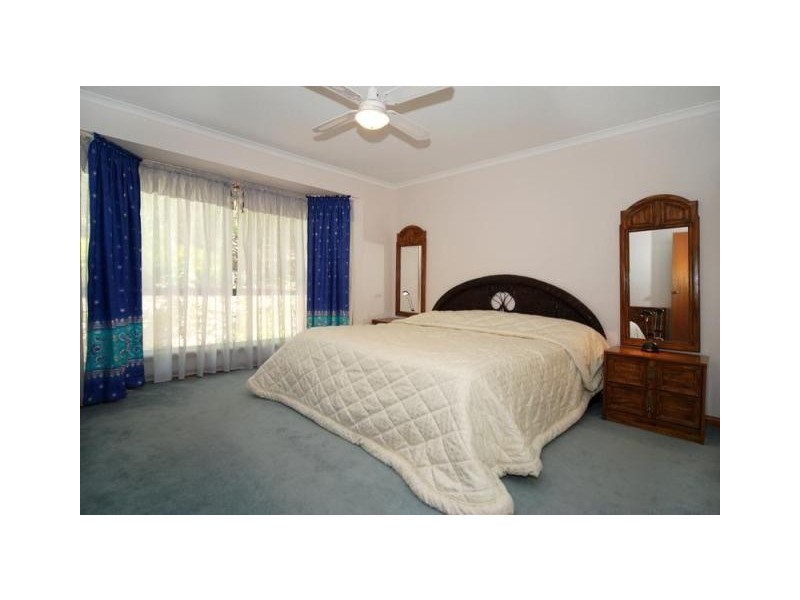 31 Dunalbyn Drive, Aberfoyle Park SA 5159