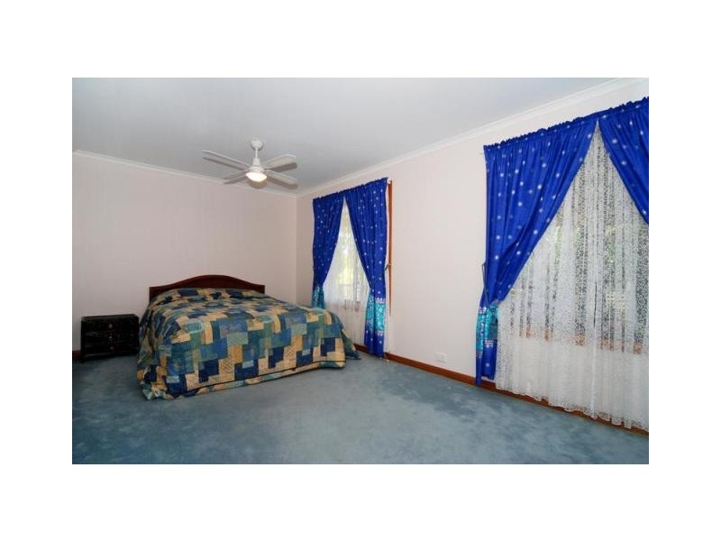 31 Dunalbyn Drive, Aberfoyle Park SA 5159