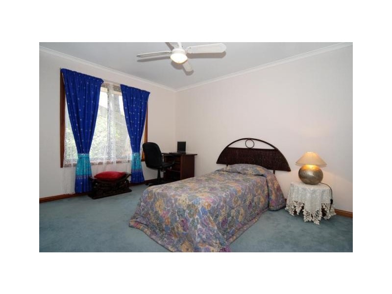 31 Dunalbyn Drive, Aberfoyle Park SA 5159