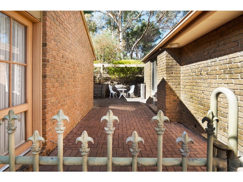 2 Glendale Avenue, Flagstaff Hill SA 5159