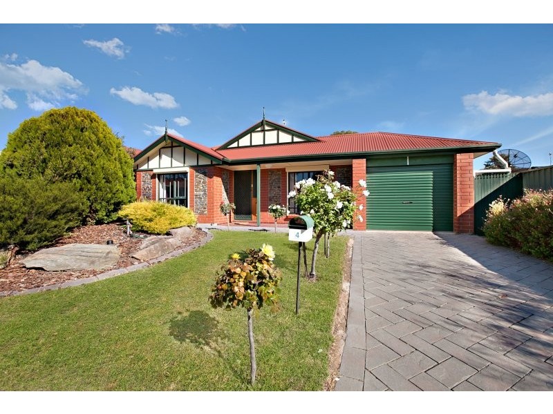 4 Madigan Crescent, Woodcroft SA 5162