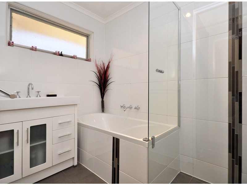 17 Emerald Street, Flagstaff Hill SA 5159