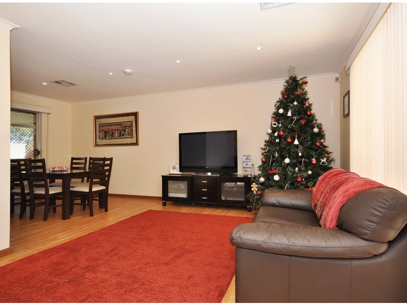 17 Emerald Street, Flagstaff Hill SA 5159