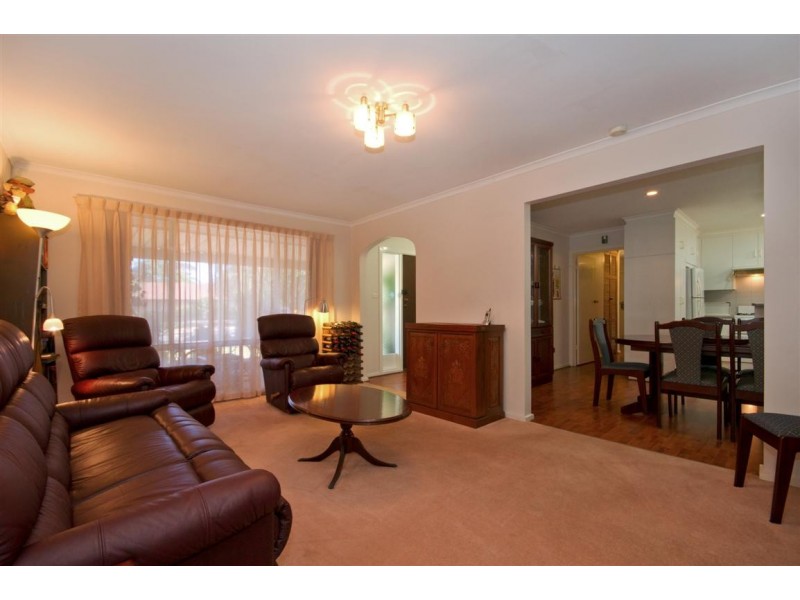 1 Pine Drive, Aberfoyle Park SA 5159