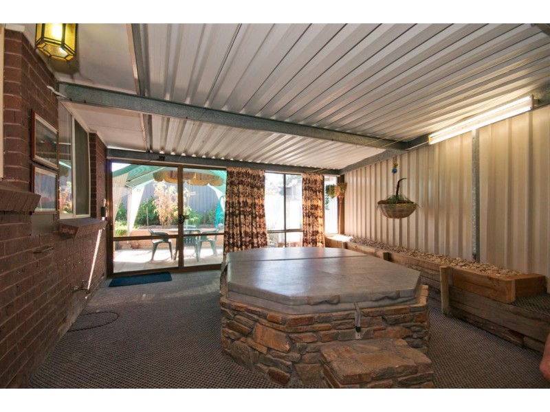 1 Pine Drive, Aberfoyle Park SA 5159