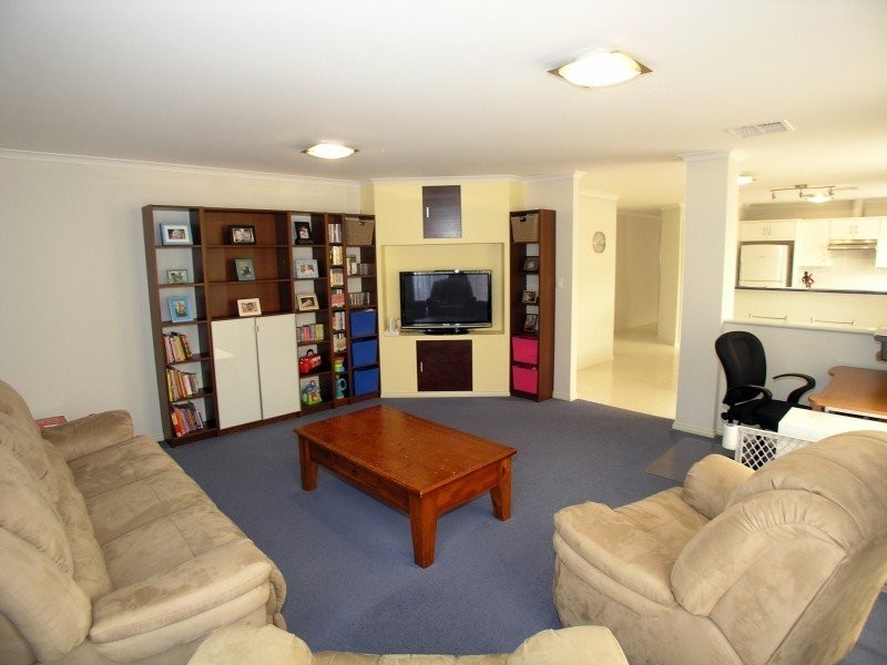 5 Kari Crescent, Huntfield Heights SA 5163