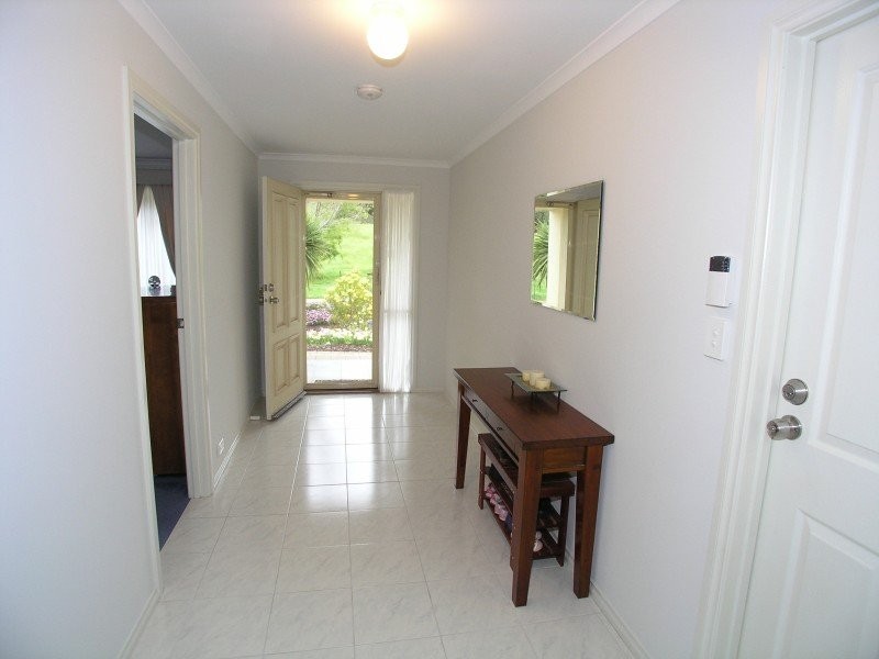 5 Kari Crescent, Huntfield Heights SA 5163