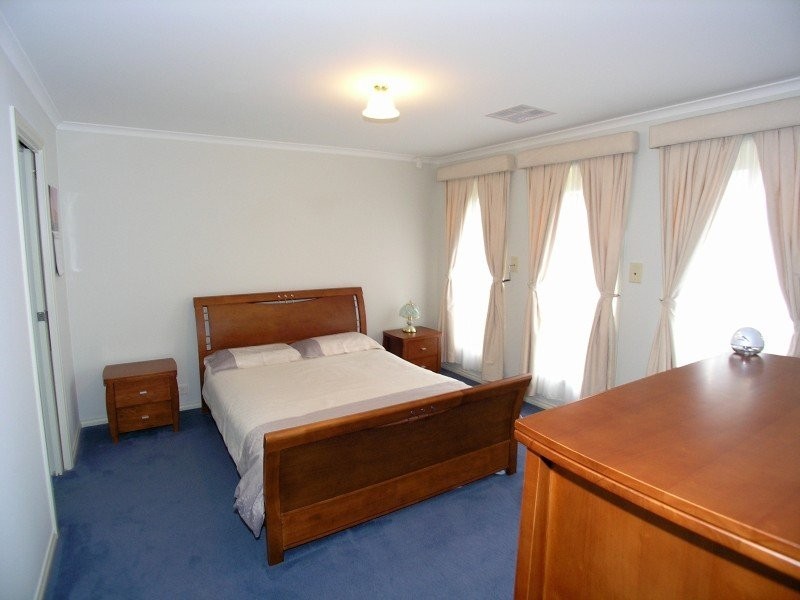 5 Kari Crescent, Huntfield Heights SA 5163