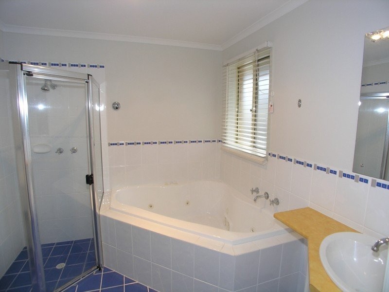 5 Kari Crescent, Huntfield Heights SA 5163