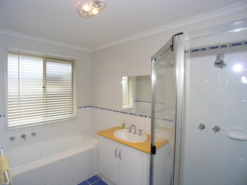 5 Kari Crescent, Huntfield Heights SA 5163