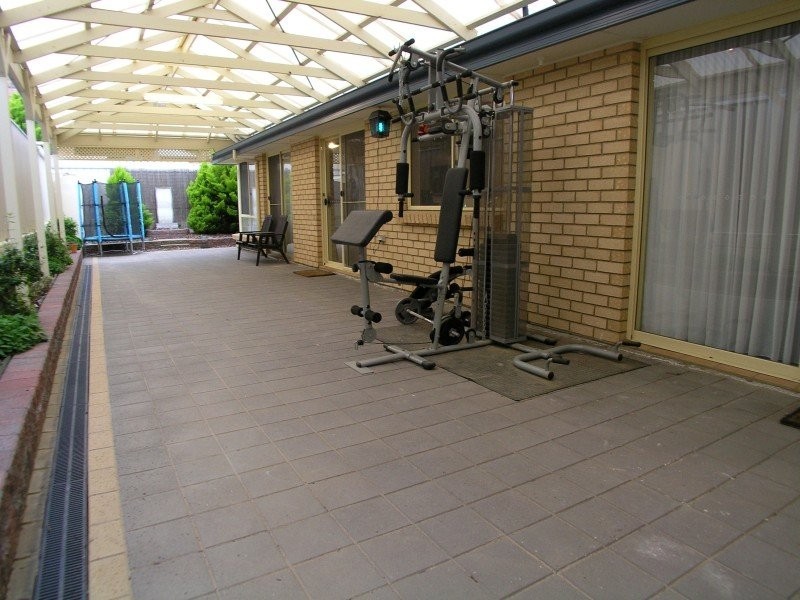 5 Kari Crescent, Huntfield Heights SA 5163