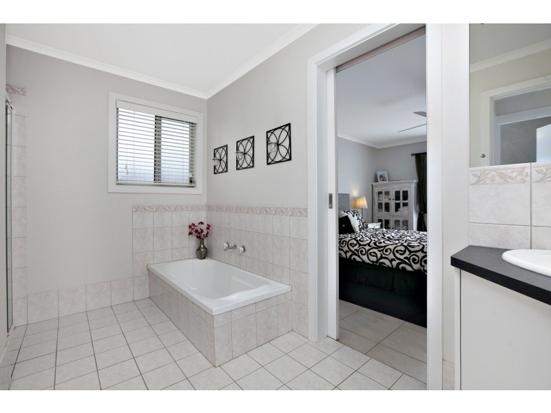 10B Phillip Street, Moana SA 5169