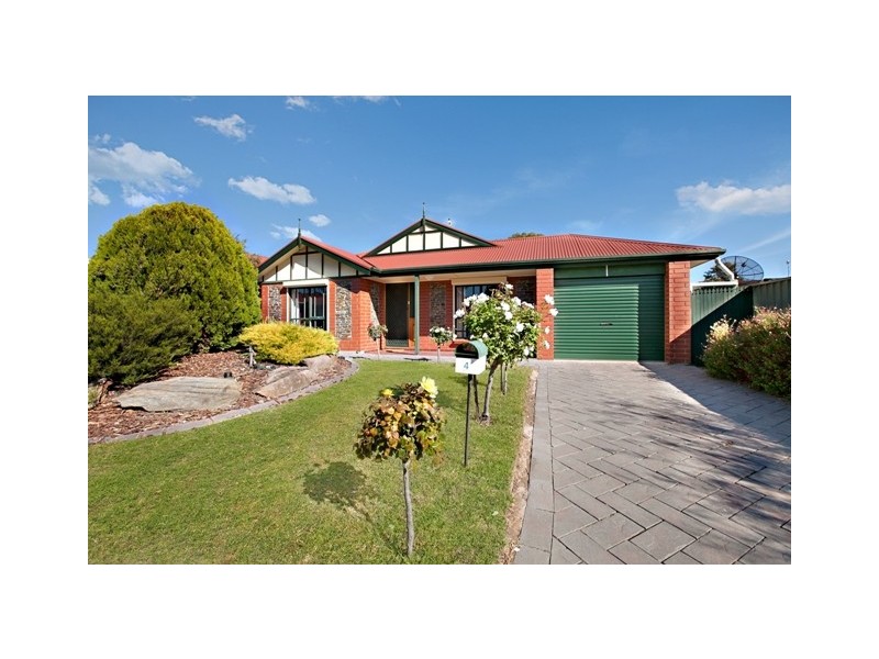 4 Madigan Crescent, Woodcroft SA 5162