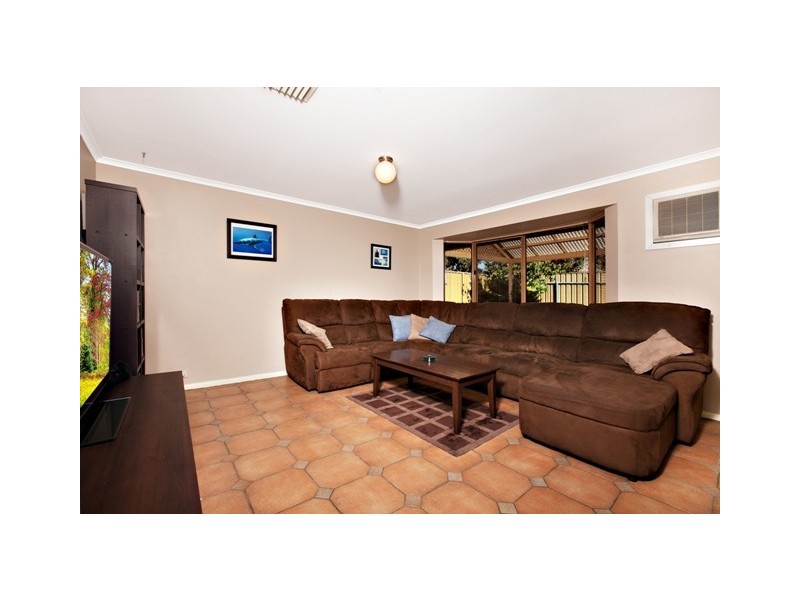 4 Madigan Crescent, Woodcroft SA 5162
