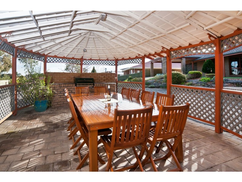 3 Sun Crescent, Happy Valley SA 5159