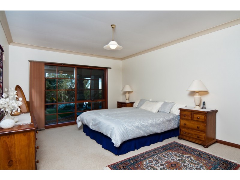 3 Sun Crescent, Happy Valley SA 5159