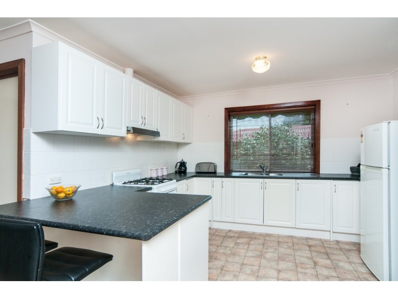 6 Roxanne Avenue, Aberfoyle Park SA 5159