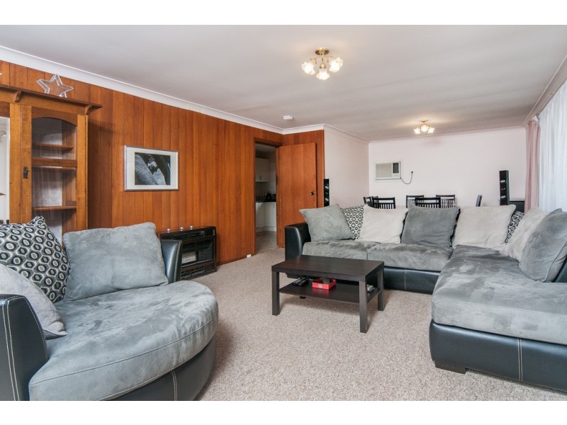 6 Roxanne Avenue, Aberfoyle Park SA 5159