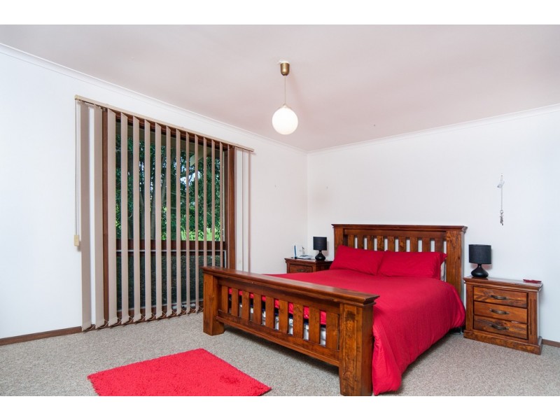 6 Roxanne Avenue, Aberfoyle Park SA 5159