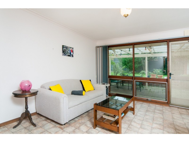 6 Roxanne Avenue, Aberfoyle Park SA 5159