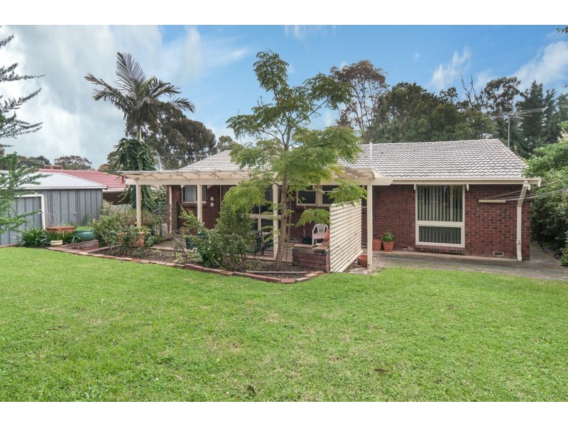 6 Roxanne Avenue, Aberfoyle Park SA 5159