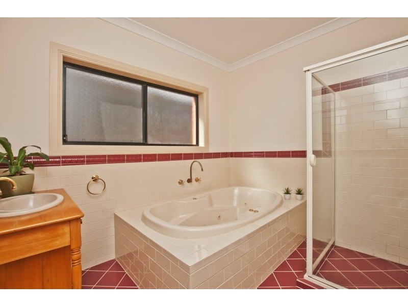 24 Pinnacle Crescent, Flagstaff Hill SA 5159