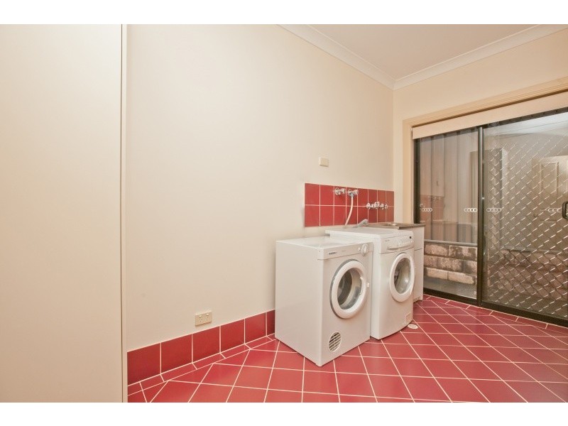 24 Pinnacle Crescent, Flagstaff Hill SA 5159