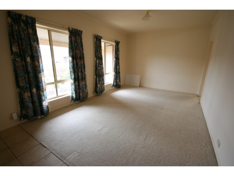 11 Amelio Walk, Flagstaff Hill SA 5159