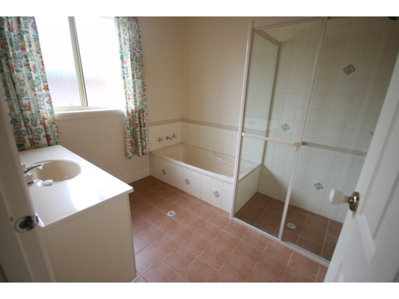 11 Amelio Walk, Flagstaff Hill SA 5159