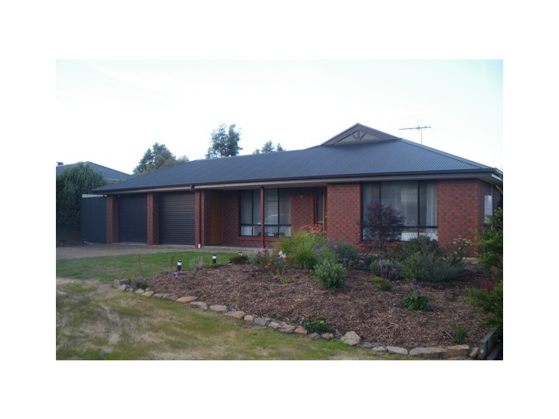 11 Bateman Street, Strathalbyn SA 5255