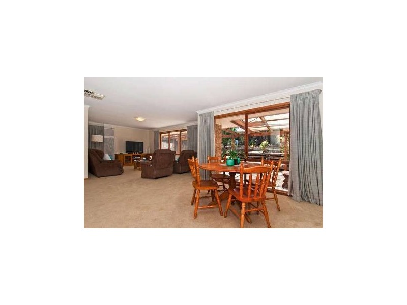 21 Sheoak Crescent, Aberfoyle Park SA 5159