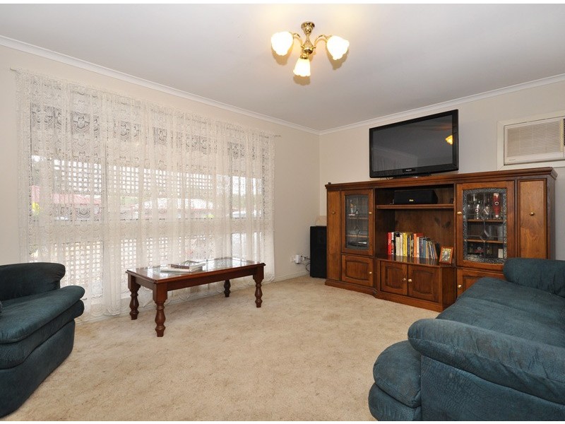 8 Reid Avenue, Aberfoyle Park SA 5159