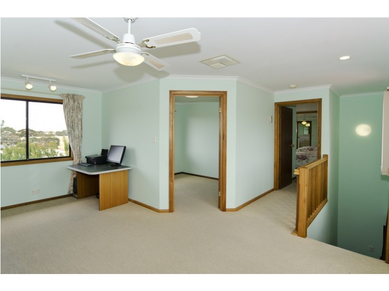 21 Trelawney Crescent, Huntfield Heights SA 5163