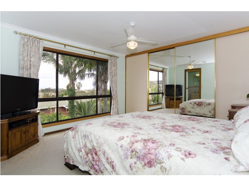 21 Trelawney Crescent, Huntfield Heights SA 5163