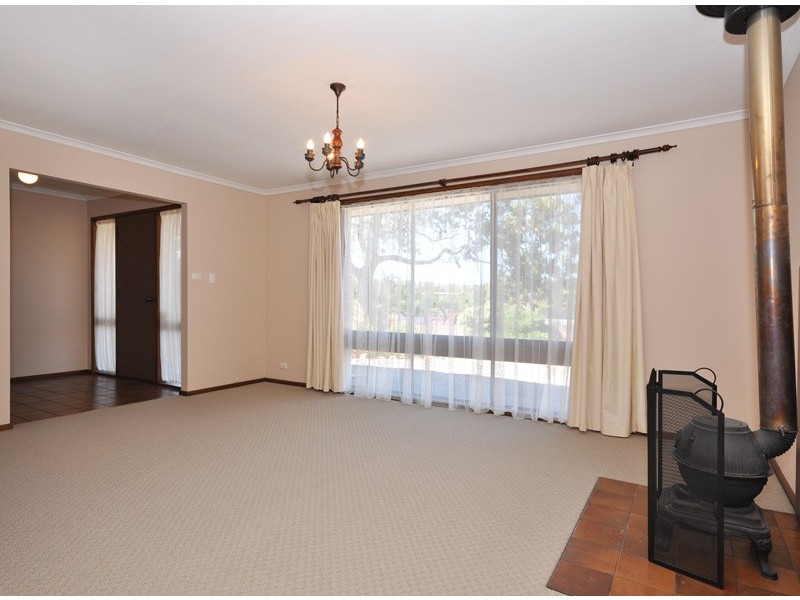 11 Sunnymeade Drive, Aberfoyle Park SA 5159