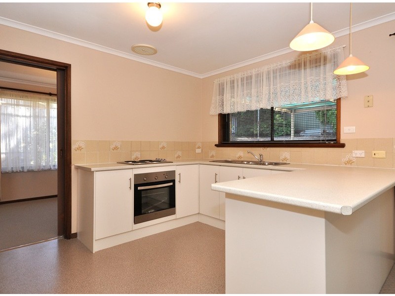 11 Sunnymeade Drive, Aberfoyle Park SA 5159