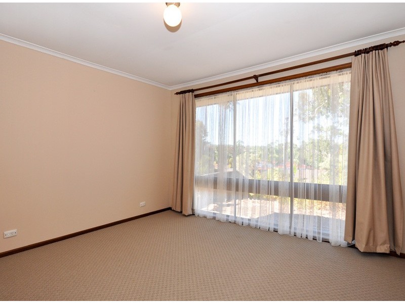 11 Sunnymeade Drive, Aberfoyle Park SA 5159