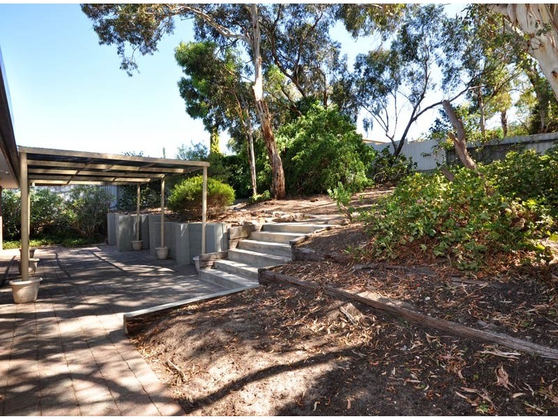 11 Sunnymeade Drive, Aberfoyle Park SA 5159