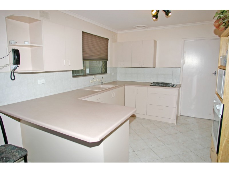 8 Kimberly Way, Happy Valley SA 5159