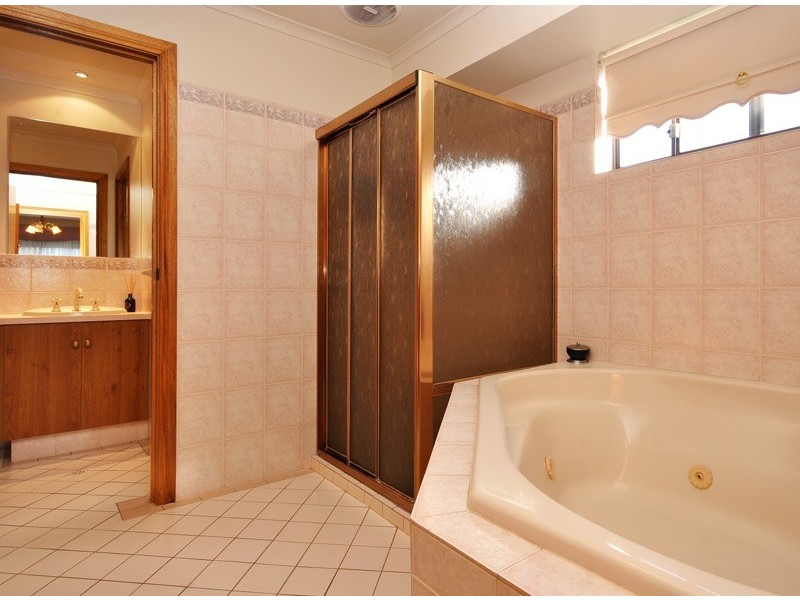 42 Booth Street, Happy Valley SA 5159