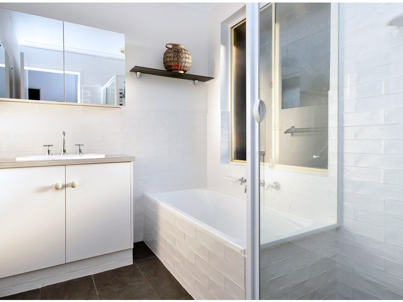 4 Kuantan Drive, Aberfoyle Park SA 5159